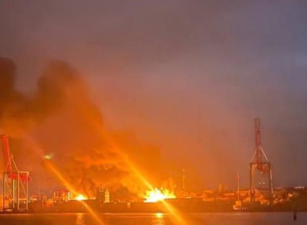 Порт в районе Черноморска Одесской области, после ночных прилётов Порт в районе Черноморска Одесской области, после ночных прилётов