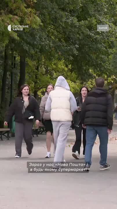 В город завезли харчков.. А как их иначе перевести с новояза? Со словом "харківці" ассоциируется лишь глагол "харкать". Не один уважающий себя харьковчанин так себя назвать не позволит