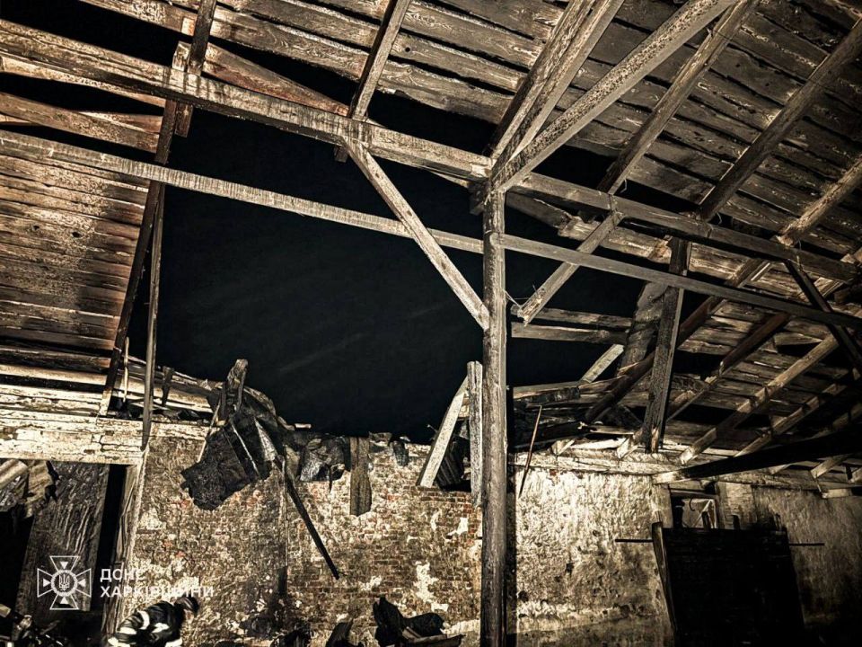 В результате ночных обстрелов в Харьковской области зафиксированы масштабные возгорания В результате ночных обстрелов в Харьковской области зафиксированы масштабные возгорания