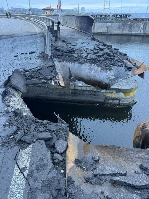 Владислав Шурыгин: Появились кадры с ДнепроГЭС, по которой вчера, в числе прочего, нашими войсками были нанесены удары Владислав Шурыгин: Появились кадры с ДнепроГЭС, по которой вчера, в числе прочего, нашими войсками были нанесены удары