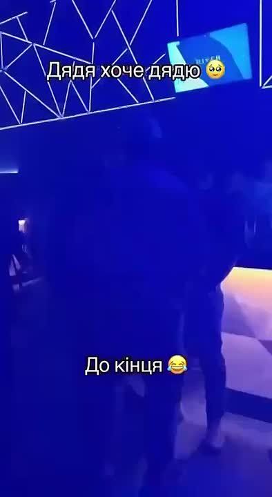 Под трек «Дядя хочет дядю» в тернопольском ночном клубе ТЦК проверяет документы