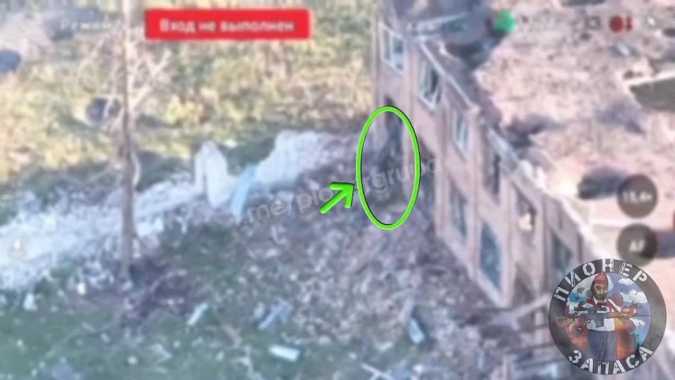 Наш штурмовики чистят Волчанск закидывая в подвалы и дома мины ТМ-62 закидывая их внутрь с помощью сеток