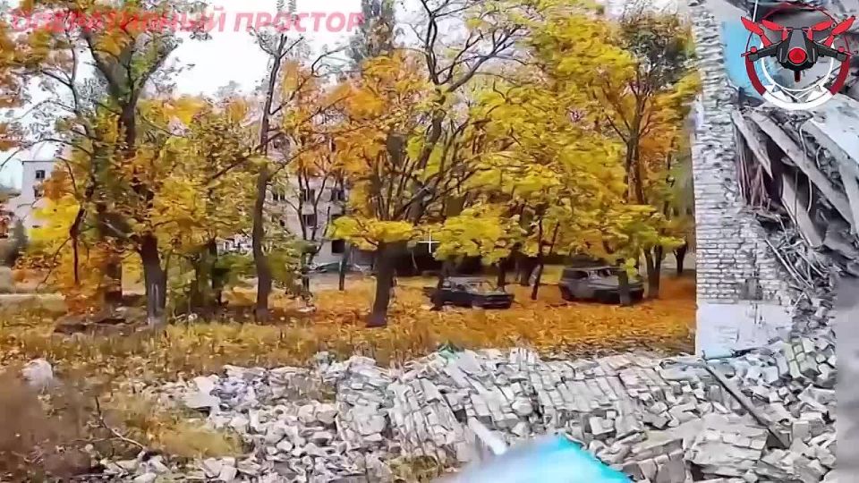 Уничтожение дроном на оптоволокне ВСУшного внедорожника на евробляхе на Ковшаровке (Купянское направление)