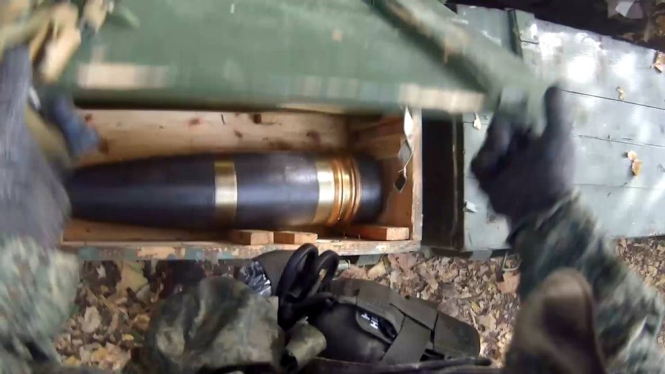 Расчёт 130-мм буксируемой пушки М-46 44-го армейского корпуса группировки войск «Север», ведёт огонь северокорейскими снарядами по позициям ВСУ в Харьковской области Расчёт 130-мм буксируемой пушки М-46 44-го армейского корпуса группировки войск «Север», ведёт огонь северокорейскими снарядами по позициям ВСУ в Харьковской области