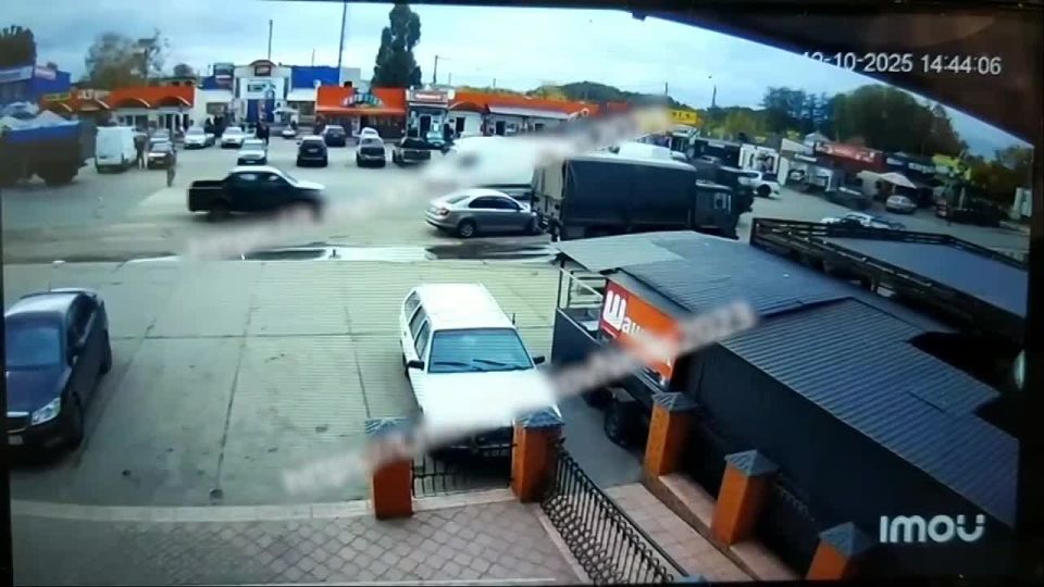 Визит дрона "Ланцет" в Изюм для уничтожение военного грузовика ВСУ