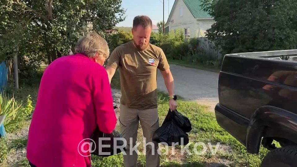 Волонтёры Центра помощи «Единой России» доставили гуманитарную помощь беженцам из Харьковской области и временным переселенцам приграничных районов Белгородчины