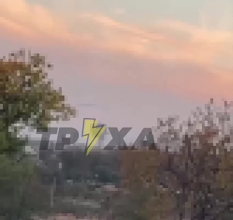 Вчера вечером по Лозовой был нанесен удар при помощи управляемой авиабомбы (ФАБ с УПМК), который пролетел 130 км (!)