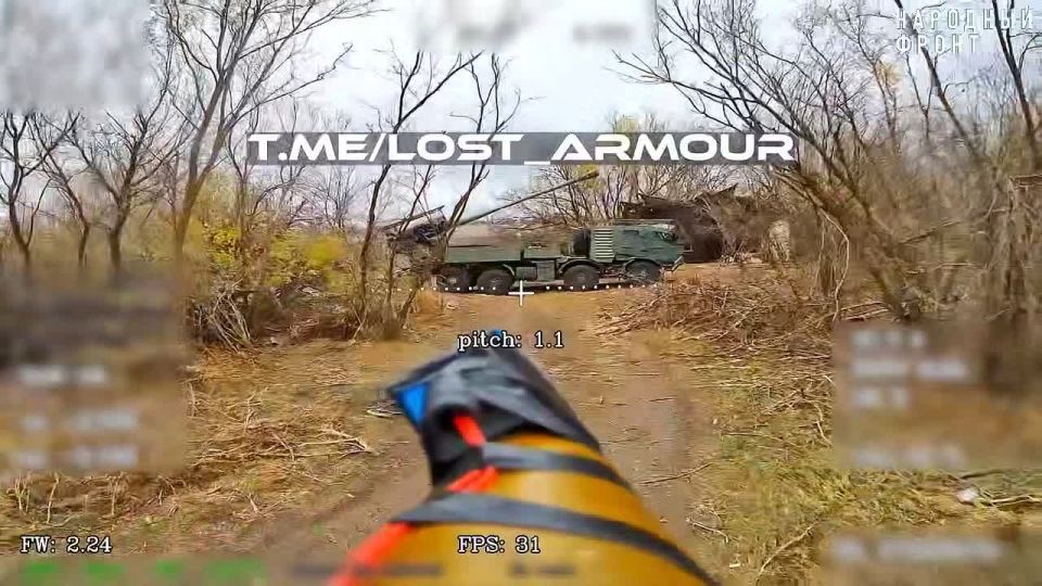 Уничтожение ещё одной 155-мм украинской колёсной САУ 2С22 «Богдана» на шасси Tatra T815-7 ударами оптоволоконных FPV-дронов "КВН" в Харьковской области