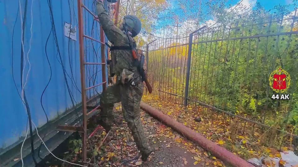 Сегодня в России отмечают Днём военного связиста!