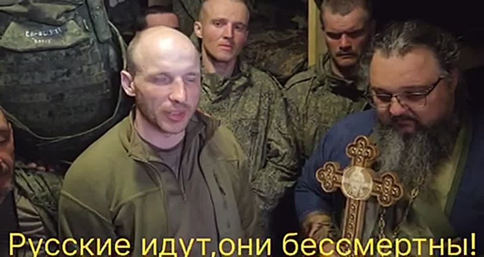 Архивное видео. "Мы помним!" Солдат штурмового взвода V читает свое стихотворение