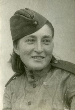 23 октября 1943 года Указом Президиума Верховного Совета СССР санитарке 1 стрелковой роты 835-го стрелкового полка 237-й стрелковой дивизии Марии Захаровне Щербаченко присвоено звание Героя Советского Союза