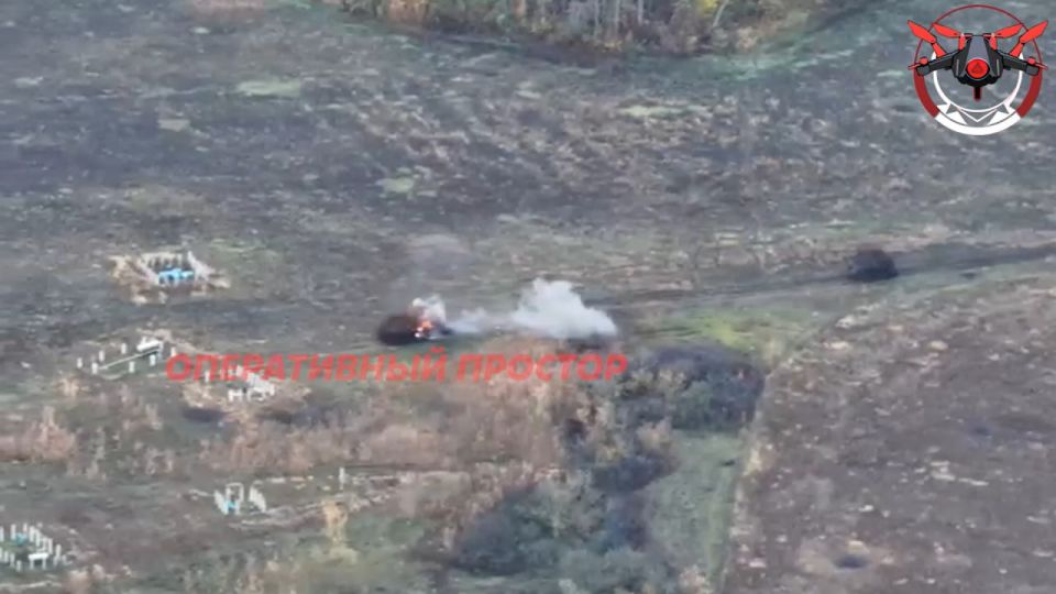 Отражение штурма пары M113 с "дикобразом" ударами FPV-дронов в районе Купянска Отражение штурма пары M113 с "дикобразом" ударами FPV-дронов в районе Купянска