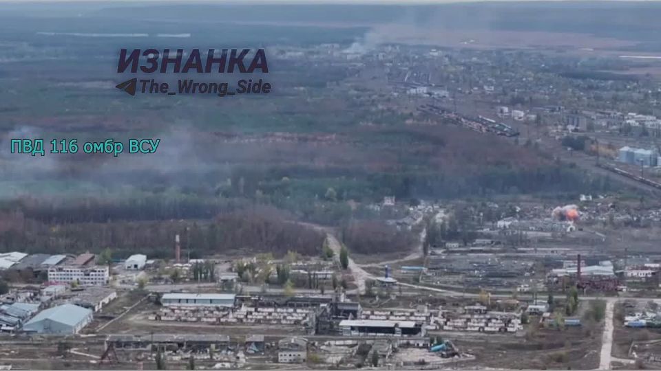 Новые кадры работы ВКС РФ. - Уничтожение ПВД 116 омбр ВСУ с применением ФАБ-250 в районе г. Купянск