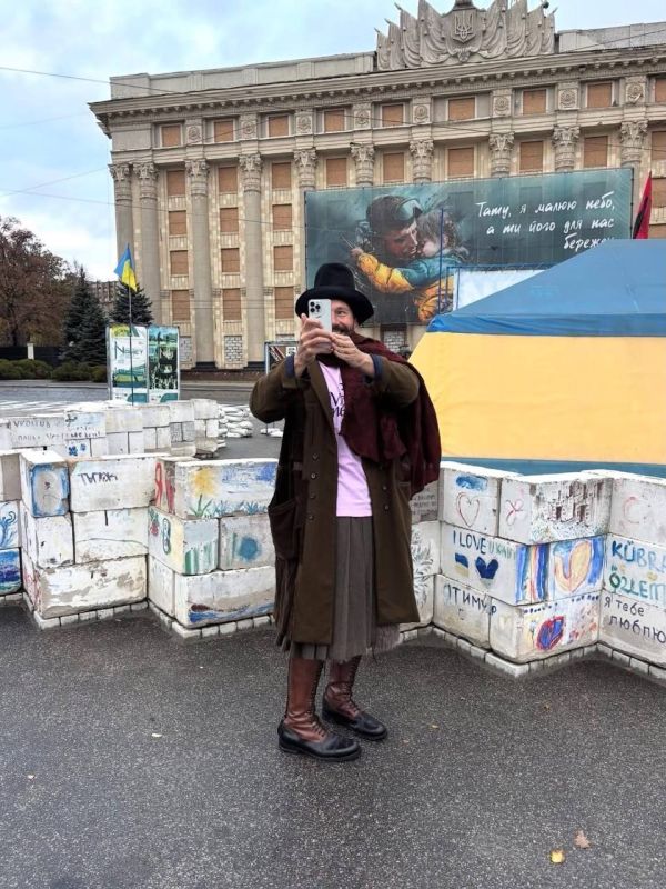 Местные ТГ-каналы сообщают о появлении в Харькове Чичваркина* специального чучела, чтобы отгонять дроны