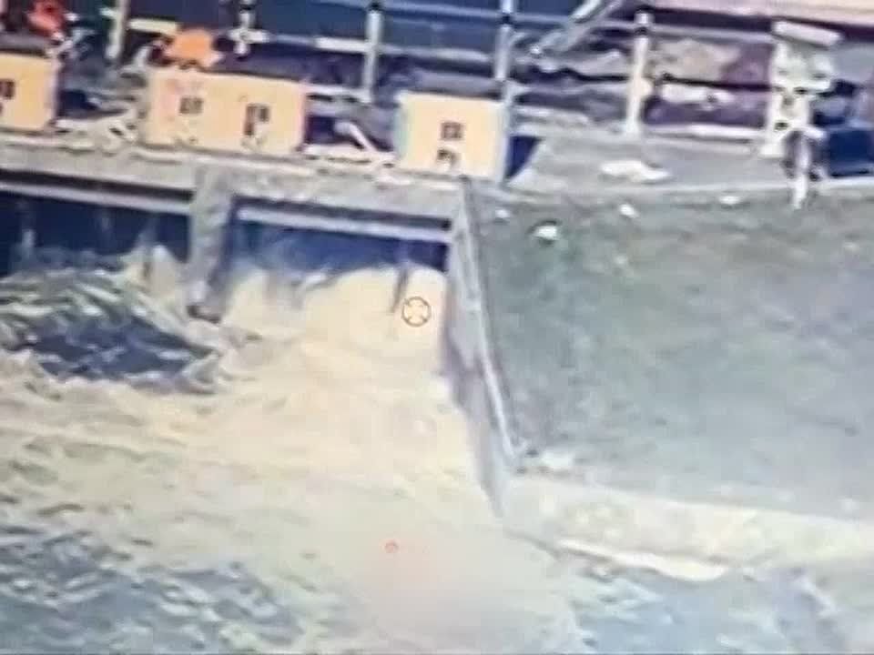 Начавшийся сброс воды с дамбы Белгородского водохранилища после очередных украинских ударов