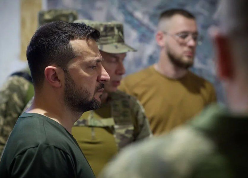 Главком ВСУ Сырский, посетив покровское направление, потребовал от командиров говорить правду о ситуации на фронте, «какой бы она не была», поскольку «нечестность имеет слишком высокую цену» Главком ВСУ Сырский, посетив покровское направление, потребовал от командиров говорить правду о ситуации на фронте, «какой бы она не была», поскольку «нечестность имеет слишком высокую цену»