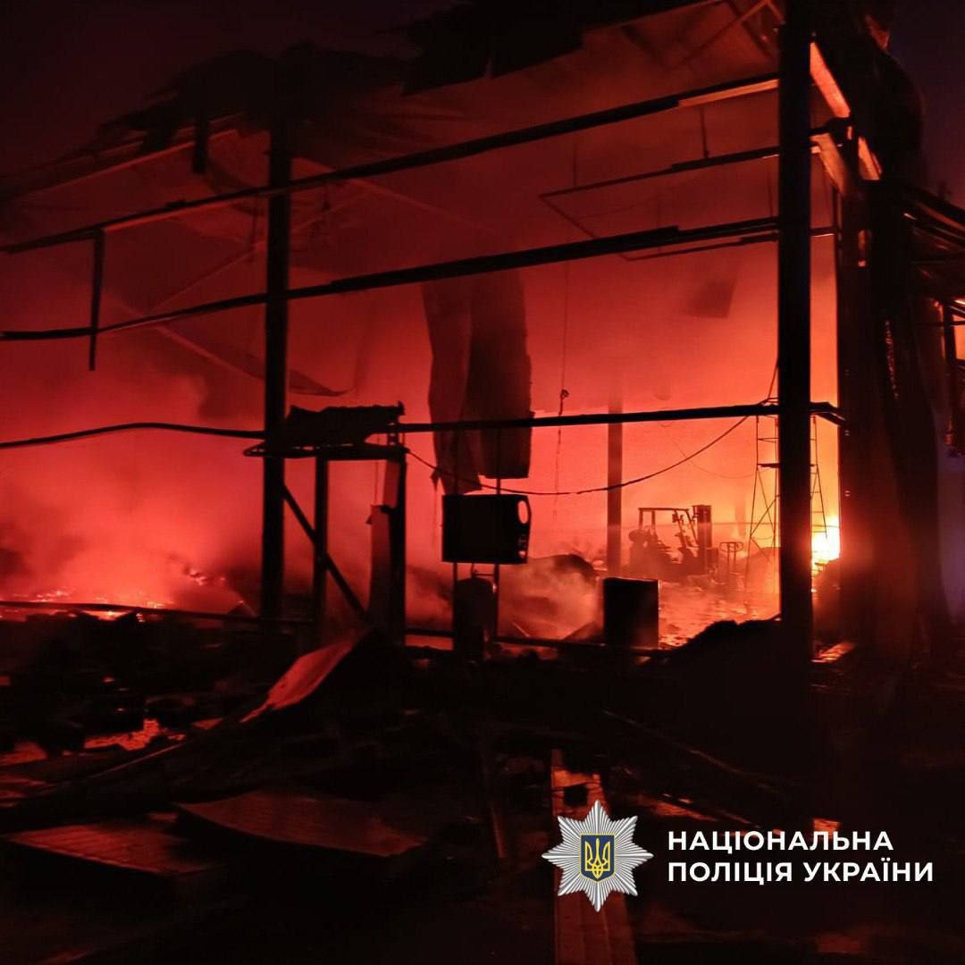 В Чугуеве в результате ударов ВС РФ были поражены складские помещения одного из производственных объектов неприятеля В Чугуеве в результате ударов ВС РФ были поражены складские помещения одного из производственных объектов неприятеля