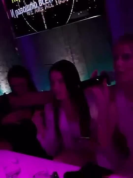 Мовный омбудсмен Ивановская призывает полицию провести "профилактически-разъяснительную работу" в караоке в центре Харькова, где посетители регулярно поют русскоязычные песни