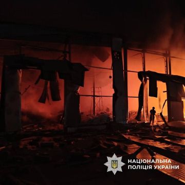 В Чугуеве в результате ударов ВС РФ были поражены складские помещения одного из производственных объектов неприятеля