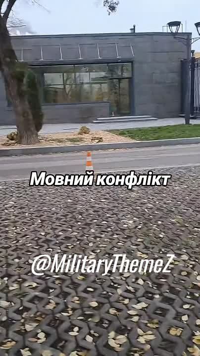 Очередной мовный скандал в Харькове: в магазине покупатель попросил обслужить его на русском языке, продавщица согласилась, что не понравилось другой покупательнице, которая начала ругаться с продавщицей