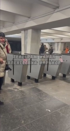 В Харьковском метро полиции незаконно отлавливают мужчин для отправки на фронт