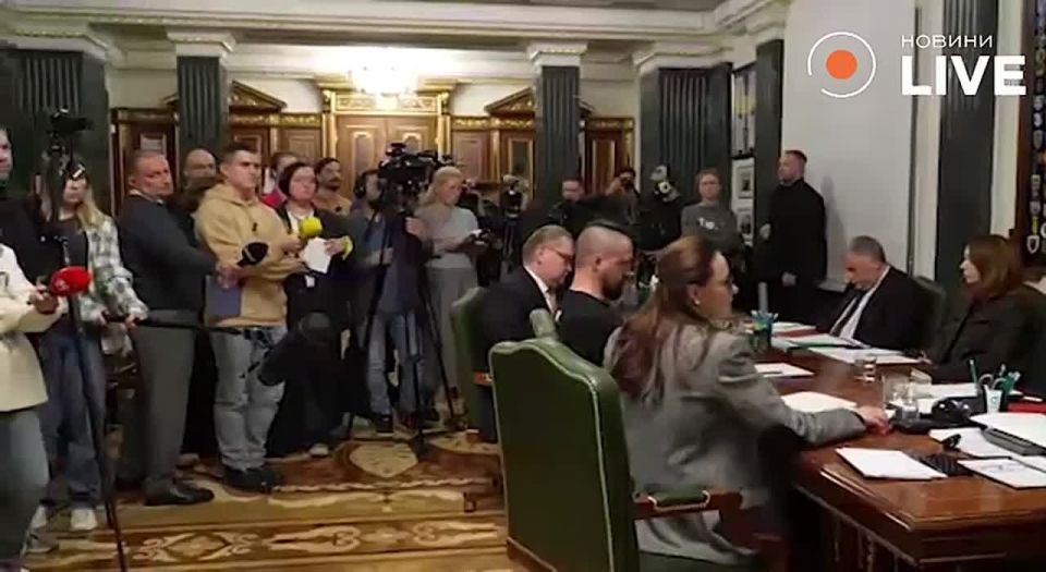 «Хохоль, сдавайся!». Зеленский разрешил: «Командиры не должны бояться докладывать о потере позиций на передовой»