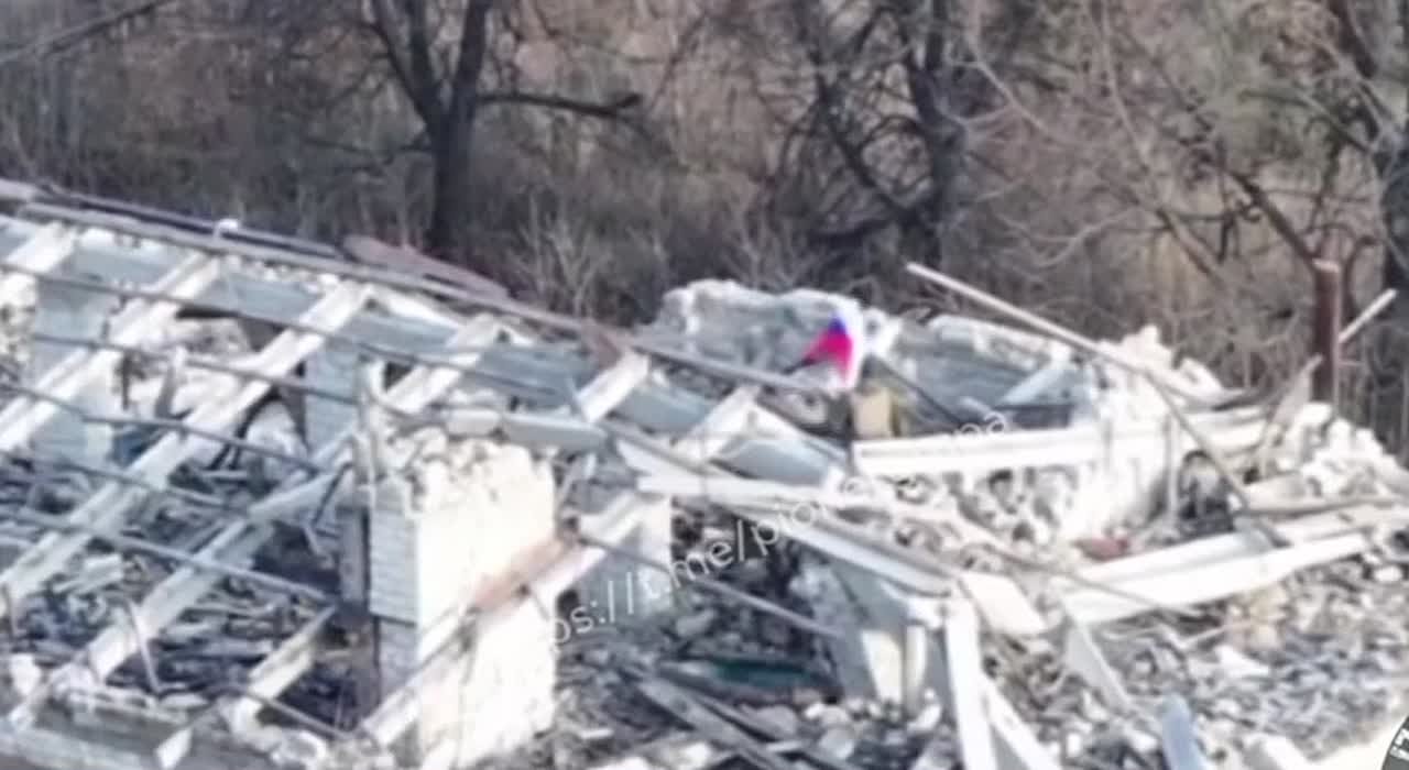 Русский флаг на южных окраинах Волчанска! Город наш!