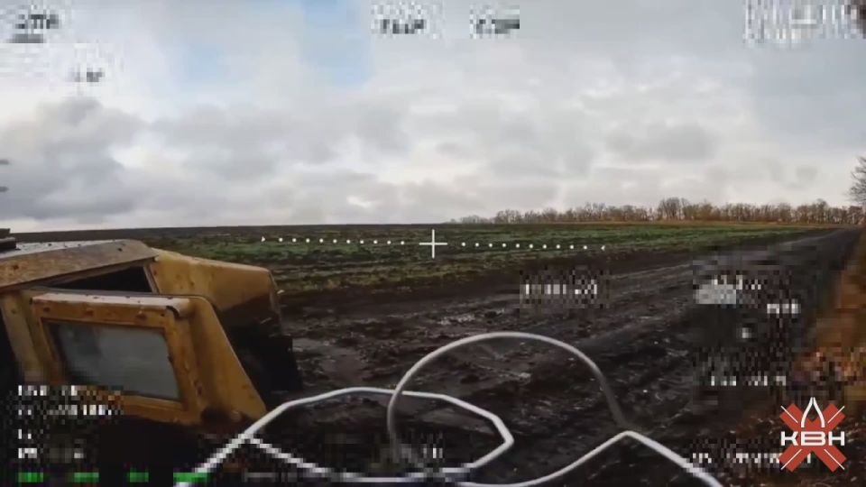 Владислав Шурыгин: Зашел в ту дверь. На Харьковском направлении операторы оптоволоконного дрона обнаружили недобитую легкобронированную машину