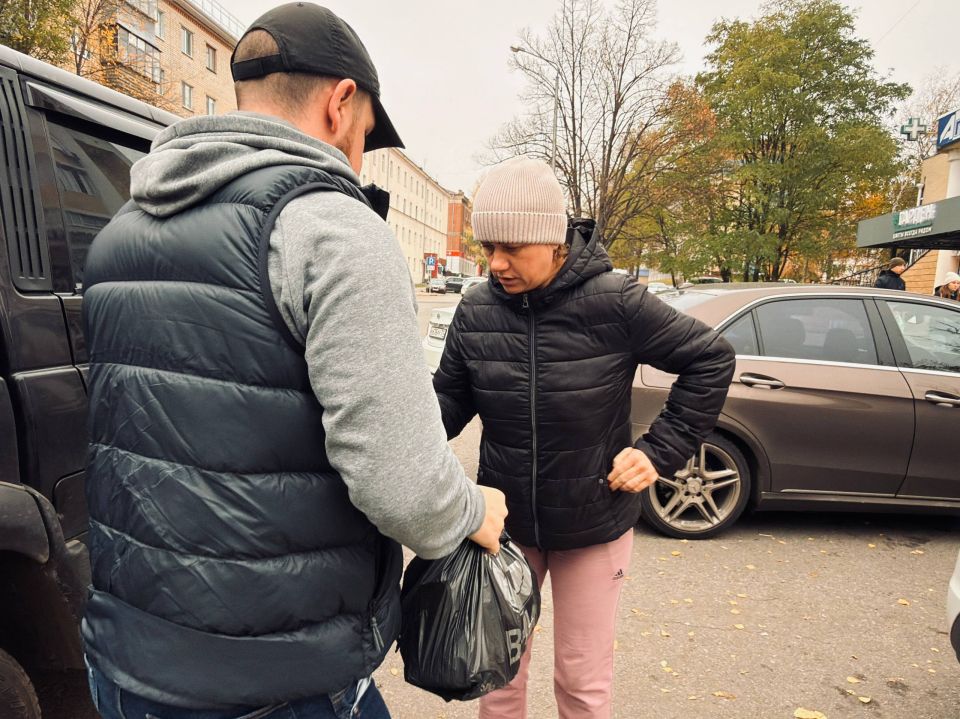 Волонтёры Центра помощи «Единой России» доставили гуманитарную помощь пожилым беженцам