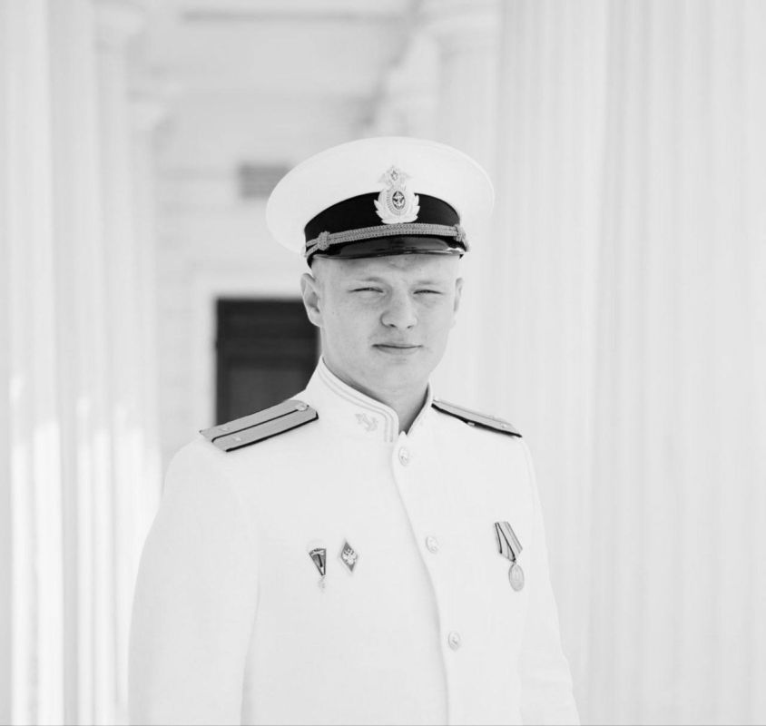 Михаил Развожаев: Сегодня проводили в последний путь старшего лейтенанта, командира группы Дмитрия Викторовича Заратуйченко