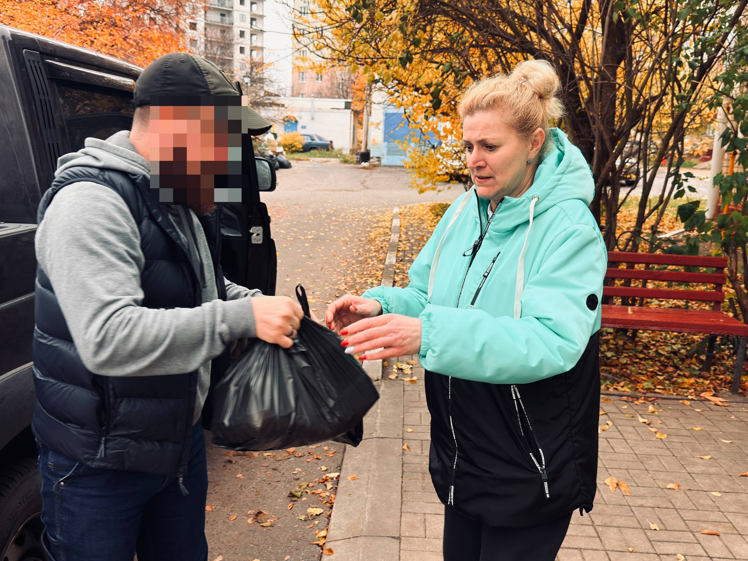 Волонтёры Центра помощи «Единой России» доставили гуманитарную помощь пожилым беженцам Волонтёры Центра помощи «Единой России» доставили гуманитарную помощь пожилым беженцам