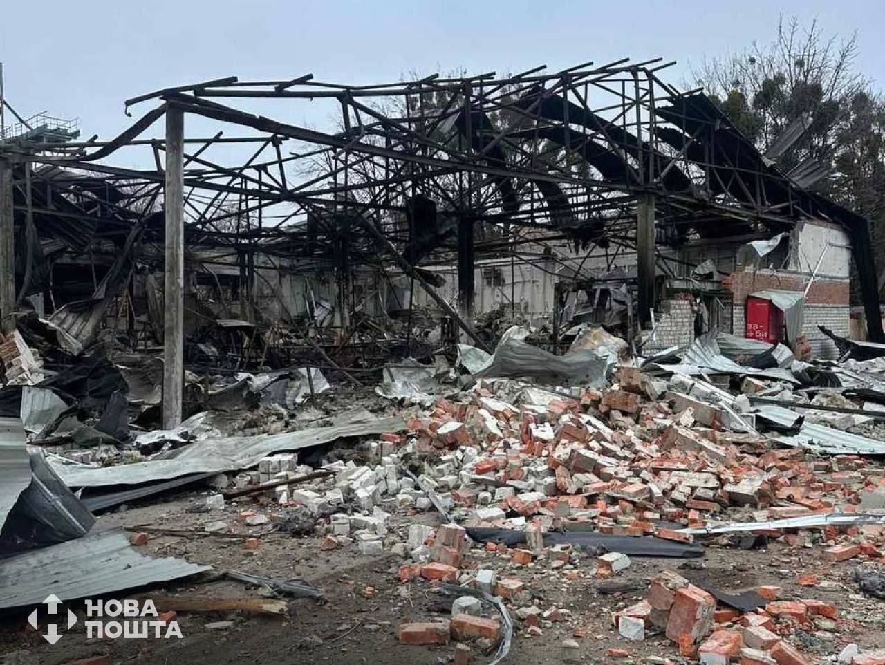 В Чугуеве уничтожен склад «Новой почты», который использовался для военных нужд В Чугуеве уничтожен склад «Новой почты», который использовался для военных нужд