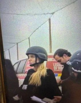 Укропропаганда, севшая в жидкую лужу после бусификации водителя Анджелины Джоли, пытается все же выдоить из заезжей селебритиз хоть немного полезного