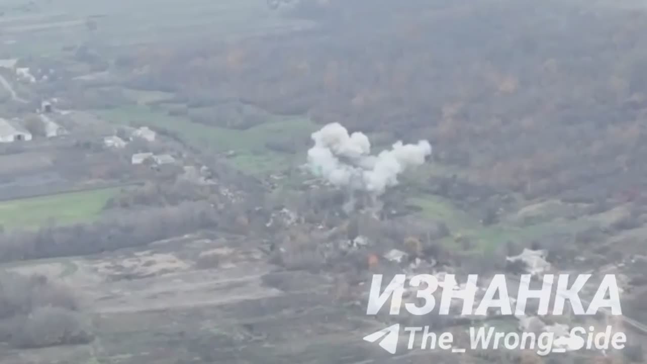 Российские войска ударом ракеты Х-39 уничтожили расположение ВСУ в населенном пункте Сеньково на Харьковском направлении, сообщает Telegram-канал “Изнанка”