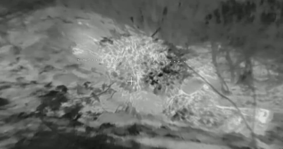 Помните эту видеозапись, на которой военнослужащий ВСУ с Купянского направления даже не пытается увернуться от российского дрона-ФПВ, стоя спиной к нему? Помните эту видеозапись, на которой военнослужащий ВСУ с Купянского направления даже не пытается увернуться от российского дрона-ФПВ, стоя спиной к нему?