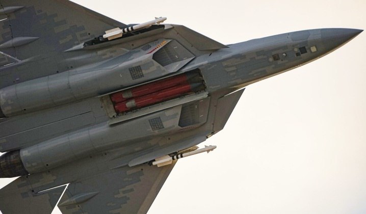 Су-57 с противорадиолокационными ракетами Х-58УШКЭ: Россия демонстрирует новый этап в развитии ударной авиации