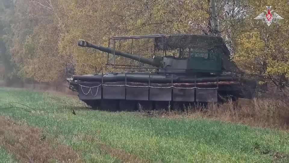 Расчеты самоходных гаубиц «Гвоздика» 44-го армейского корпуса группировки войск «Север» уничтожили замаскированные позиции ВСУ в Харьковской области