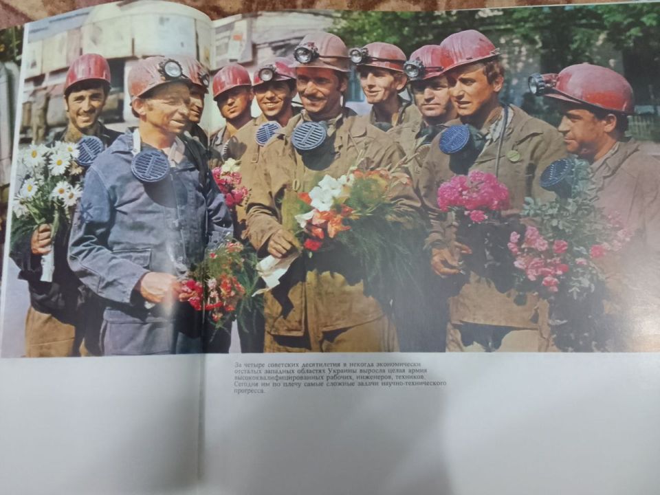 Возвращаясь к вчерашнему посту памяти Леонида Ильича Брежнева: Возвращаясь к вчерашнему посту памяти Леонида Ильича Брежнева: