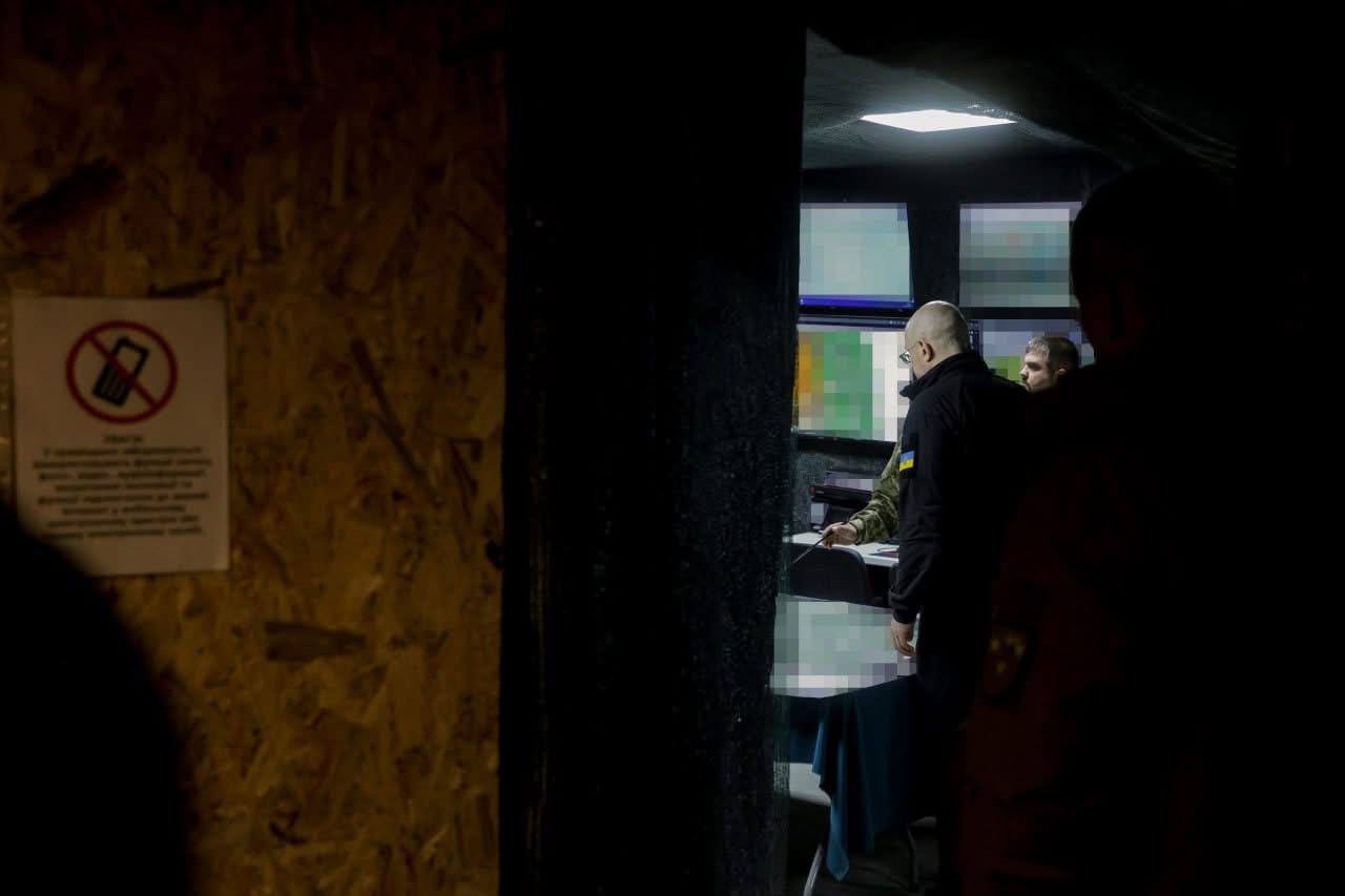 Министр обороны Украины Шмыгаль посетил штаб 113-й бригады ТрО под Волчанском Министр обороны Украины Шмыгаль посетил штаб 113-й бригады ТрО под Волчанском