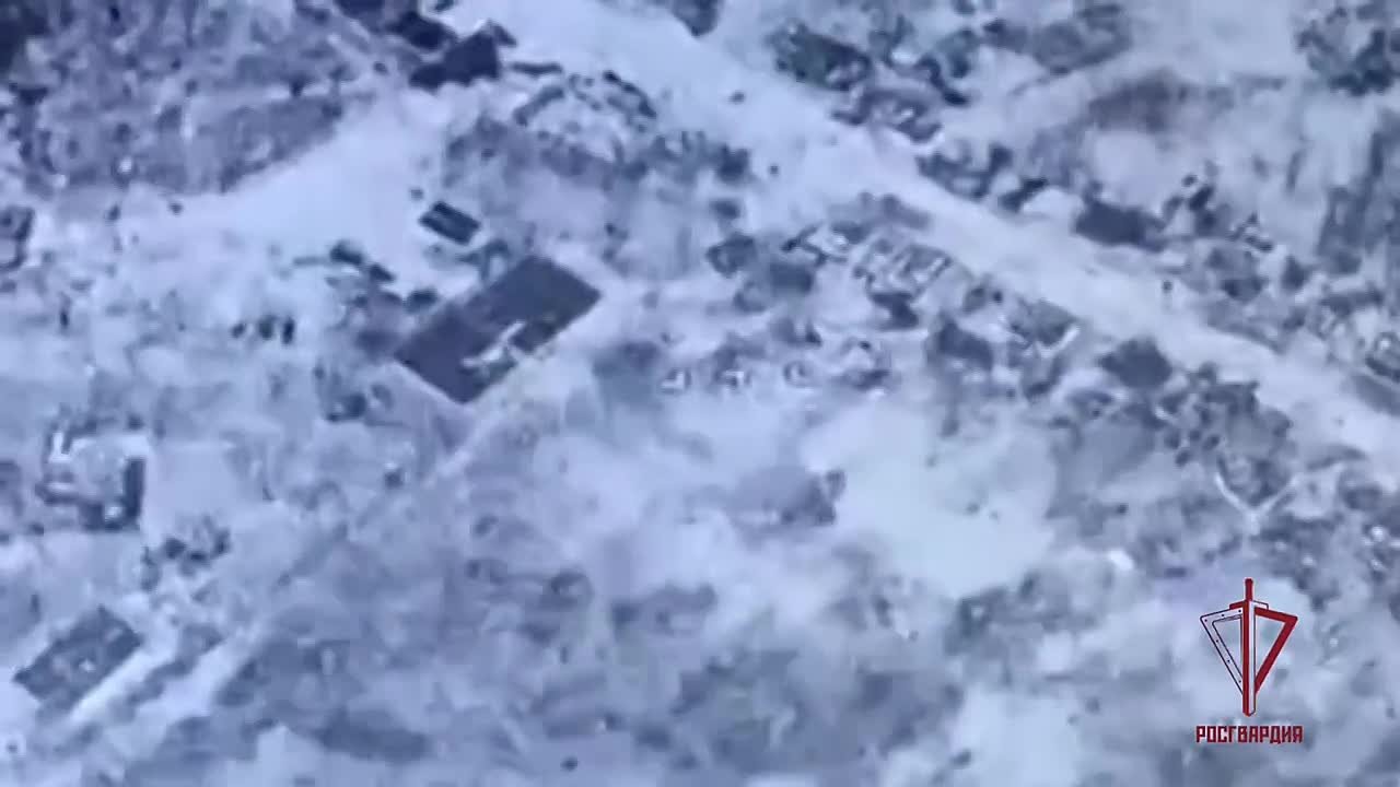 В Харьковской области спецназ Росгвардии осуществляет доставку питьевой воды на боевые позиции с использованием беспилотных летательных аппаратов