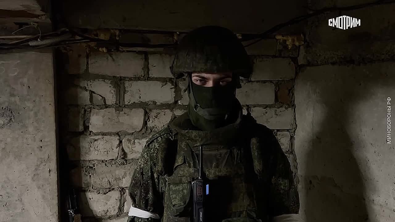 ВСУ отступают вдоль Оскола в западной части Купянска, сообщил командир штурмовой роты штурмового отряда 121-го мотострелкового полка с позывным Снег