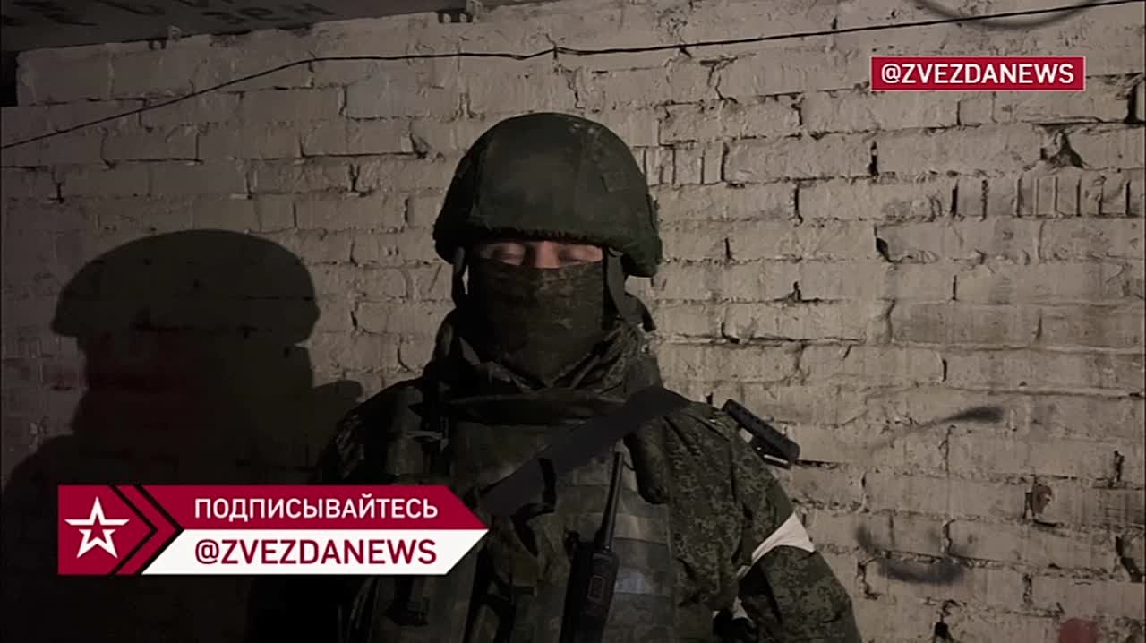 Боевики ВСУ отступают, штурмовики продолжают выбивать врага из западной части Купянска, сообщил командир штурмового отряда 121-го мотострелкового полка с позывным Лаврик