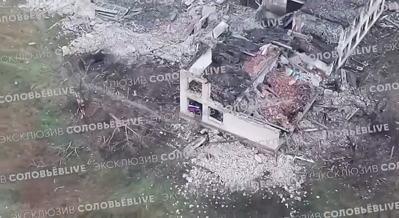 Первые кадры бойцов ВС РФ с флагом России из освобожденного Двуречанского на Харьковском направлении