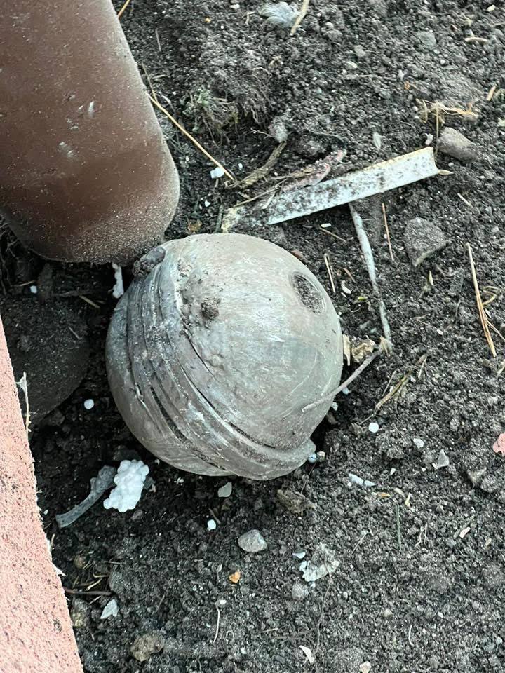 Суббоеприпасы крылатых ракет Х-101 с кассетной боевой частью, обнаруженные на месте удара по Бурштынской ТЭС в Ивано-Франковске сегодня ночью Суббоеприпасы крылатых ракет Х-101 с кассетной боевой частью, обнаруженные на месте удара по Бурштынской ТЭС в Ивано-Франковске сегодня ночью