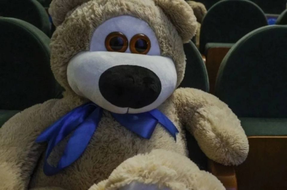 Плюшевый мишка Kumma китайского производства с ИИ говорил о сексе и рассазывал детям, где найти ножи