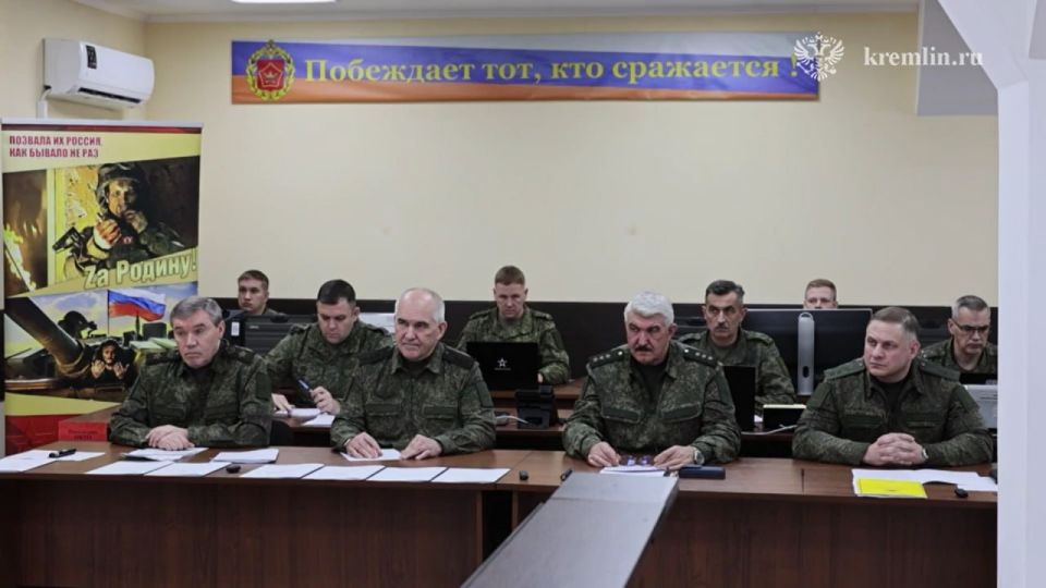 Заявления Владимира Путина про "преступную группировку во главе Украины и золотые горшки под ними", очевидно, является очередным проговариваем ранее высказанной позиции о том, что Зеленский не является легитимным подписантом...