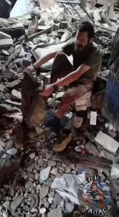 Очередная порция пленных украинских боевиков с Волчанска, который уже совсем скоро полностью перейдёт под контроль России