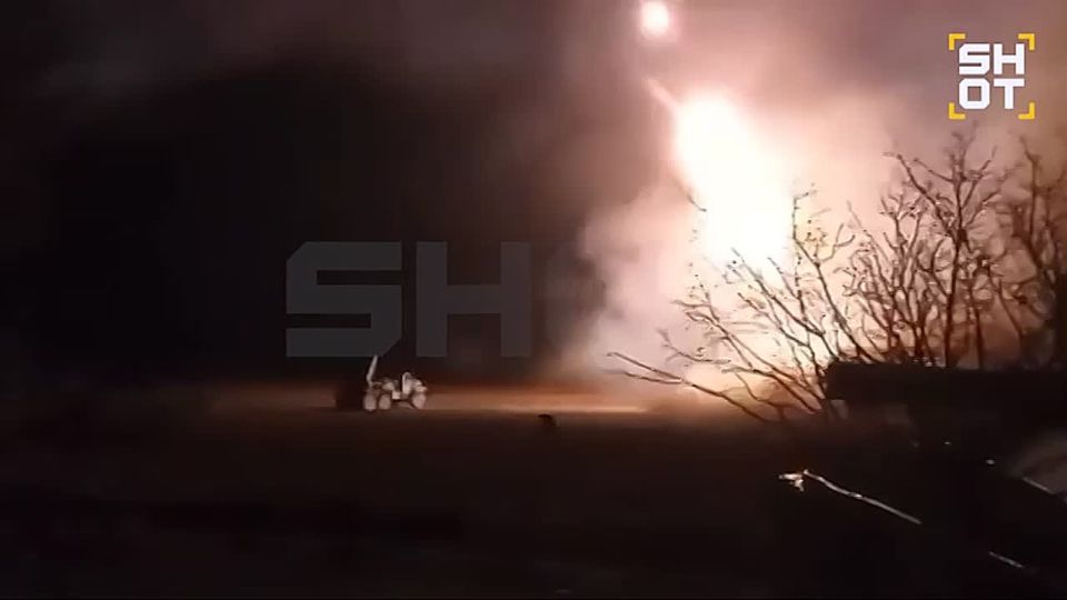 ВС РФ нанесли массированные удары «Градом» по Купянску-Узловому, где, по данным SHOT, находится около 6500 ВСУшников