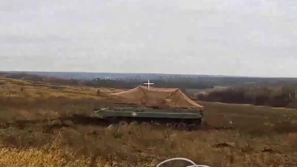 Сергей Зенин: Уничтожение боевой машины пехоты ВСУ операторами FPV-дронов группировки войск «Север» в Харьковской области