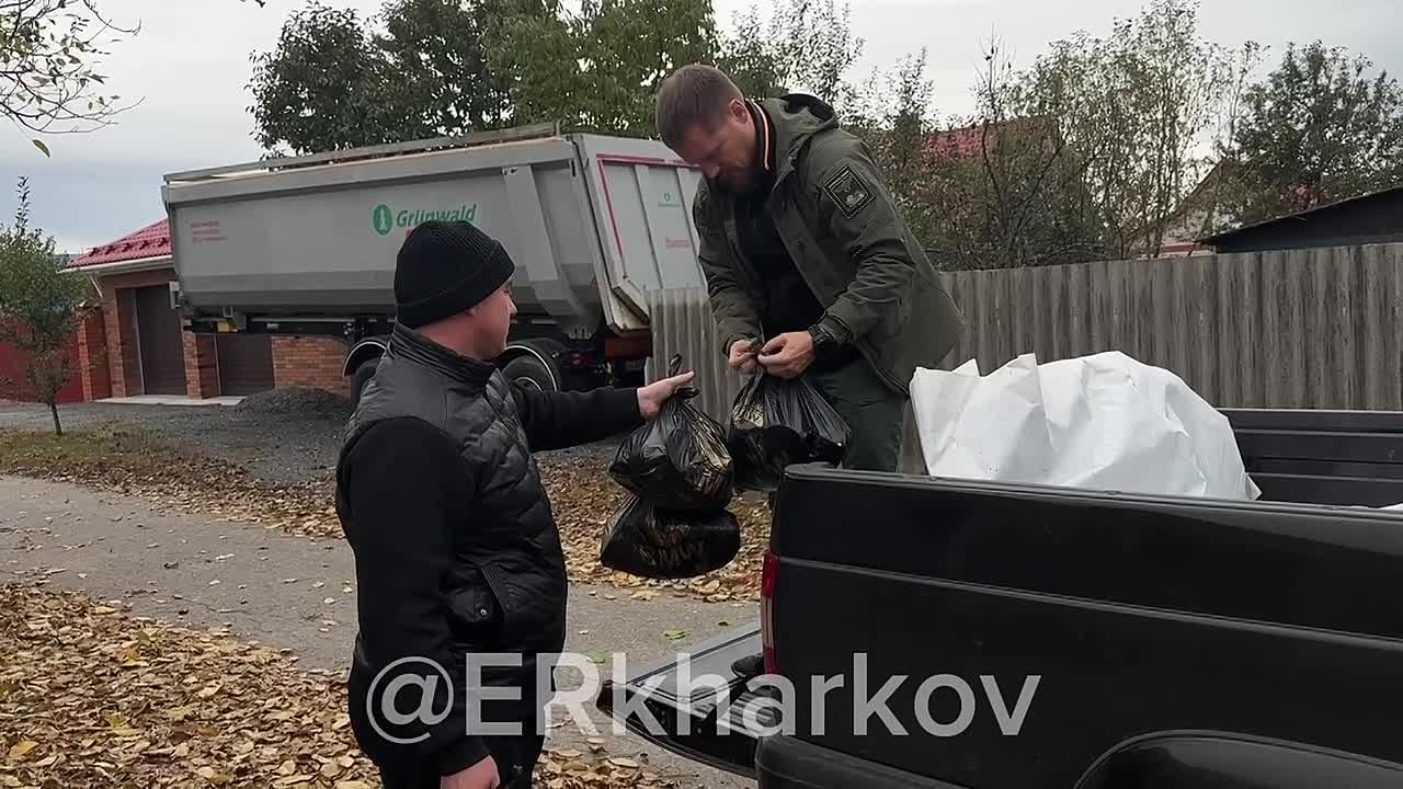 Волонтёры Центра помощи «Единой России» осуществили очередной гуманитарный рейс в прифронтовой город Валуйки Белгородской области